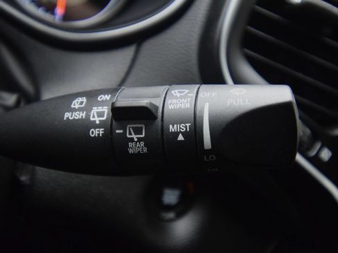 Used 2019 Jeep Cherokee Latitude Plus w/ Cold Weather Group AWD/4WD image 36