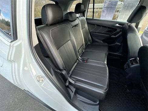 Used 2022 Volkswagen Tiguan SE image 25