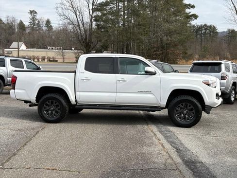 Used 2023 Toyota Tacoma SR5 w/ Technology Package AWD/4WD image 3