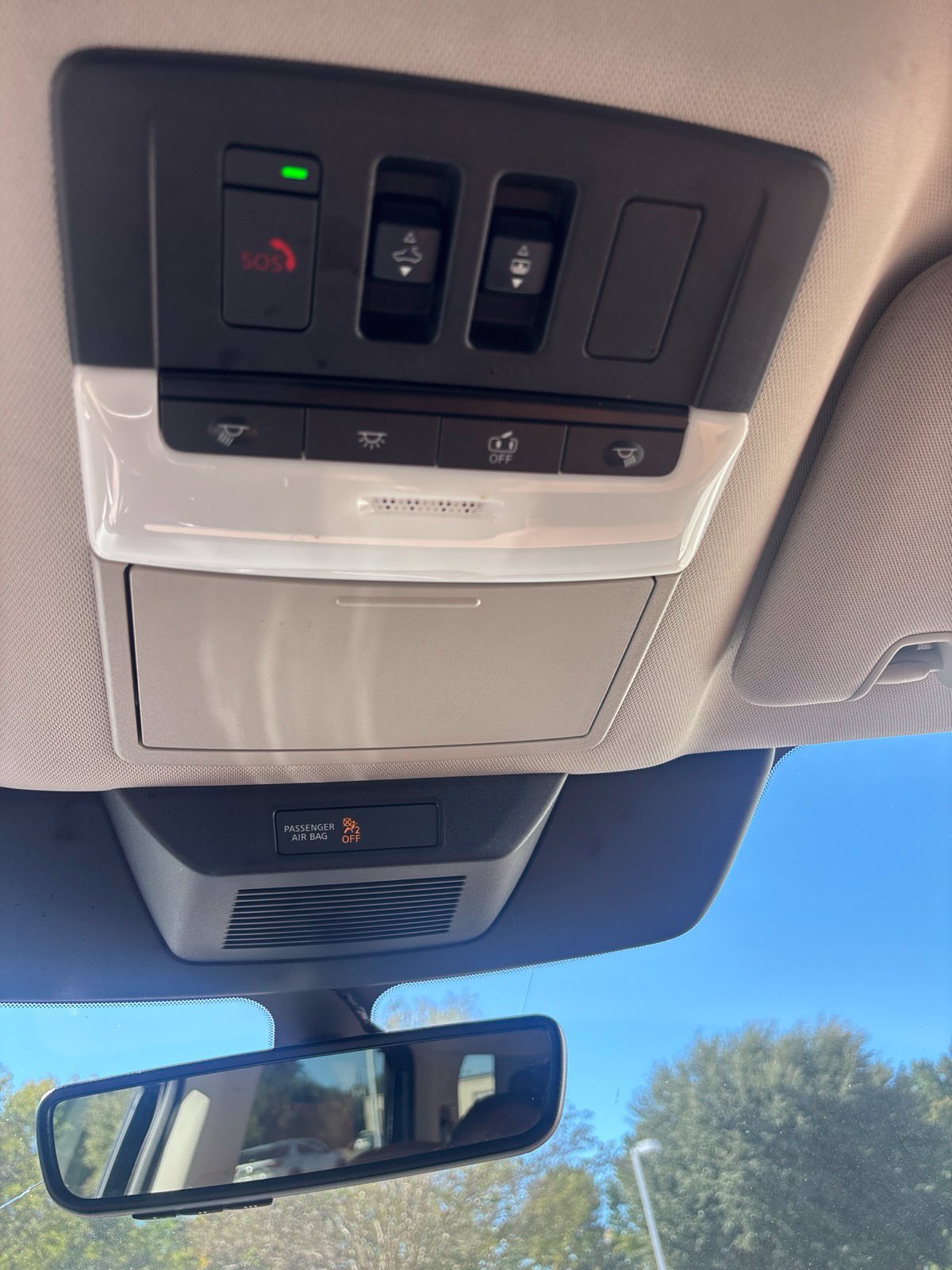 Used 2024 Nissan Pathfinder Platinum FWD image 3