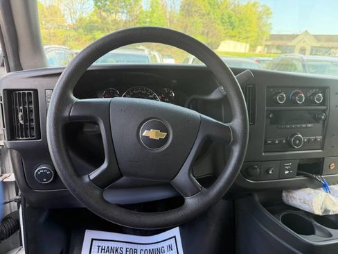 Used 2013 Chevrolet Express 2500 RWD image 21