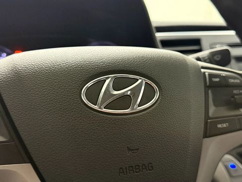 Used 2017 Hyundai Elantra SE FWD image 22