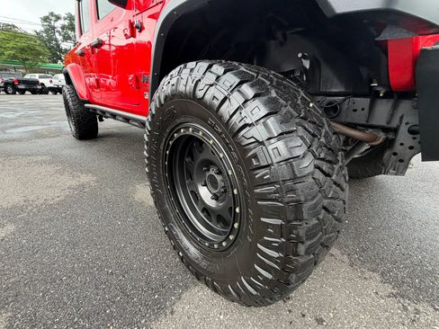 Used 2020 Jeep Gladiator Overland AWD/4WD image 31