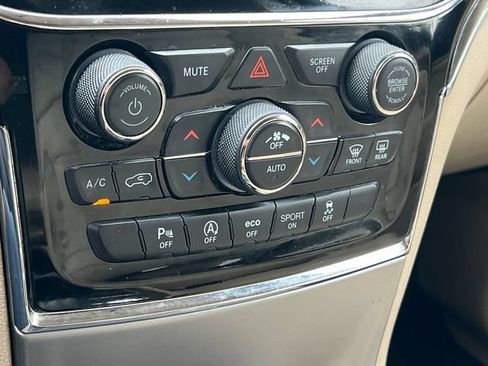 Used 2020 Jeep Grand Cherokee Limited AWD/4WD image 27