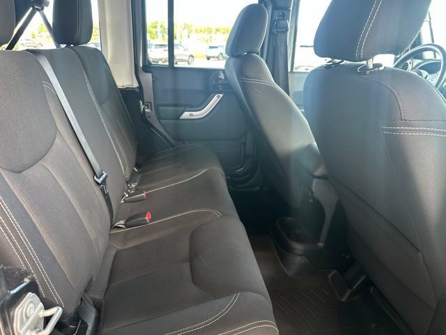 Used 2016 Jeep Wrangler Unlimited Sahara w/ Connectivity Group AWD/4WD image 17