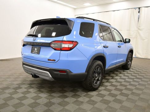 Used 2024 Honda Pilot TrailSport image 8