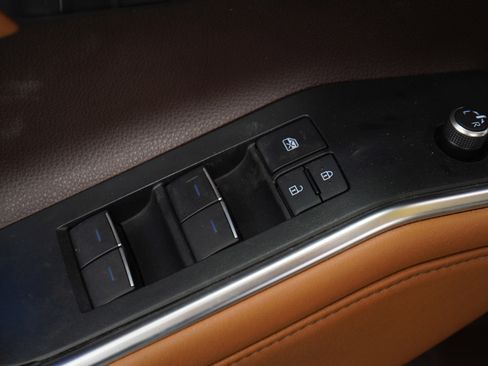 Used 2021 Toyota Highlander Platinum image 25