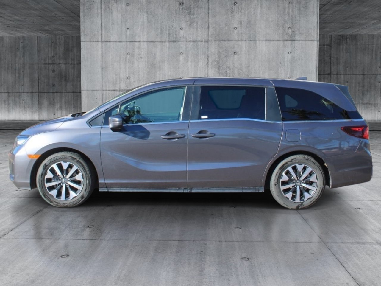 Used 2025 Honda Odyssey EX-L image 2