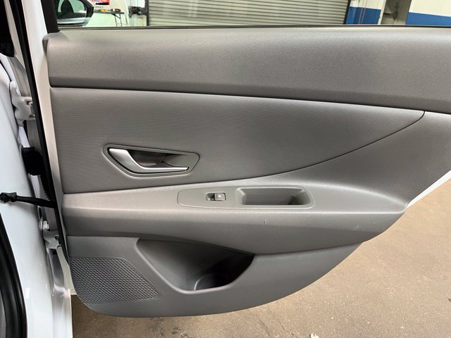 Used 2025 Hyundai Elantra SEL FWD image 13