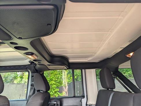 Used 2018 Jeep Wrangler Unlimited Sport S AWD/4WD image 24