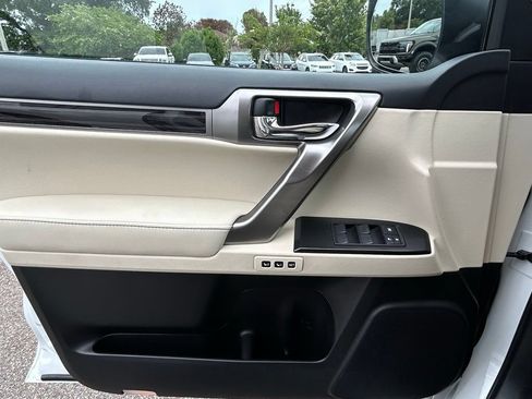 Used 2022 Lexus GX 460 Premium w/ Premium Package AWD/4WD image 17