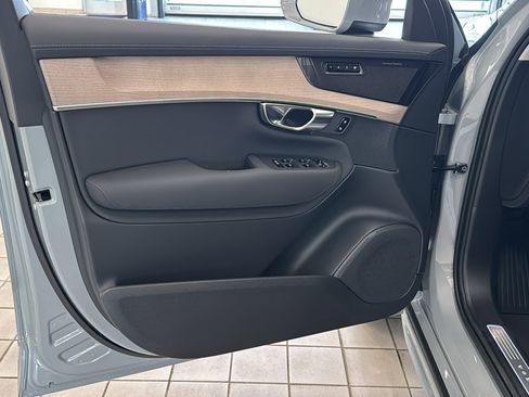 New 2026 Volvo XC90 B6 Plus w/ Protection Package Premier AWD/4WD image 21