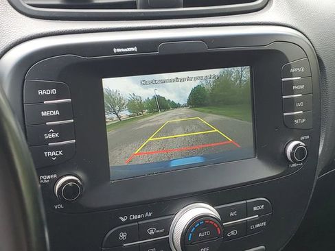 Used 2018 Kia Soul + FWD image 13