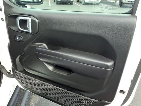 Used 2022 Jeep Gladiator Mojave AWD/4WD image 23