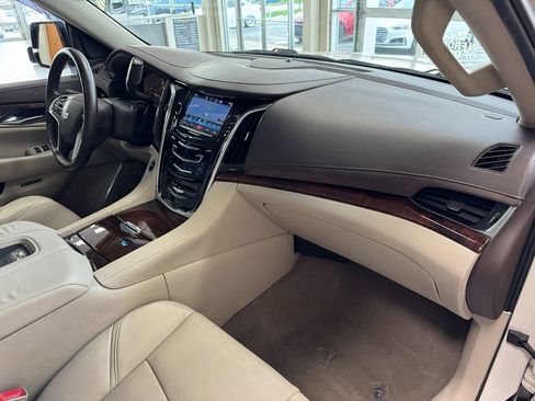 Used 2015 Cadillac Escalade ESV Premium AWD/4WD image 17