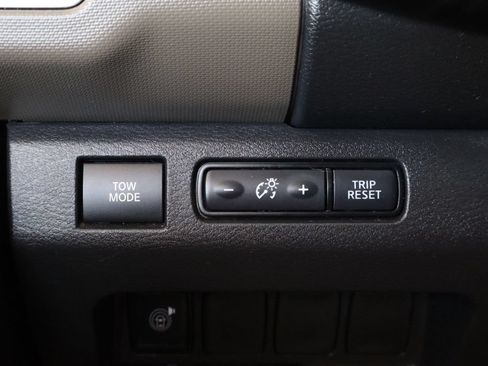 Used 2022 Nissan Frontier SV w/ Technology Package RWD image 18