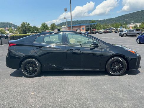 Certified 2022 Toyota Prius AWD image 4