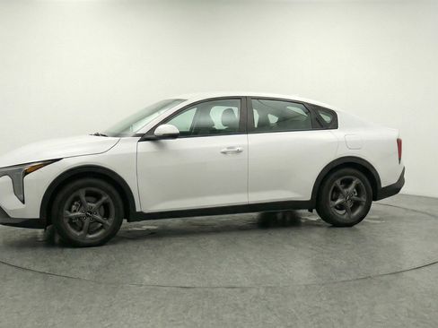 Used 2025 Kia K4 FWD image 3
