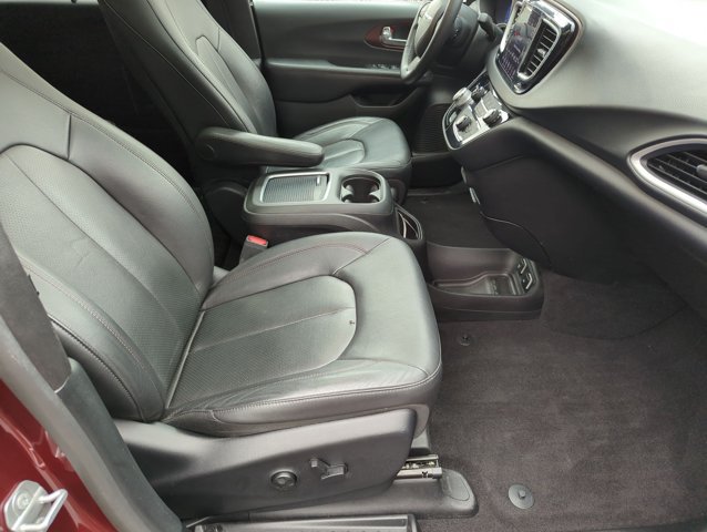 Used 2020 Chrysler Pacifica Touring-L FWD image 21