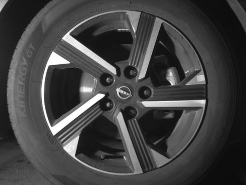 Used 2025 Nissan Sentra SV image 13