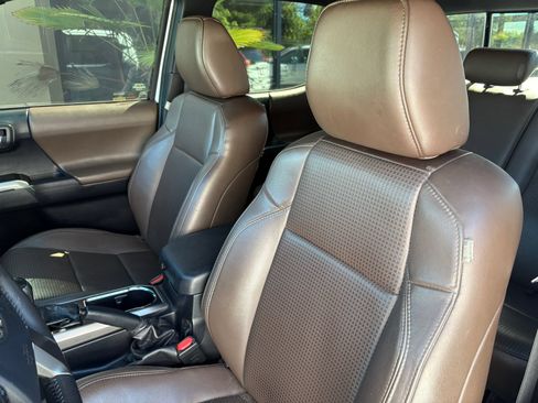 Used 2019 Toyota Tacoma Limited AWD/4WD image 14
