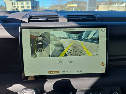 Certified 2024 Land Rover Defender 110 V8 image 28