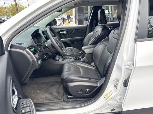 Used 2022 Jeep Cherokee Latitude Lux w/ Mopar Interior Package AWD/4WD image 11