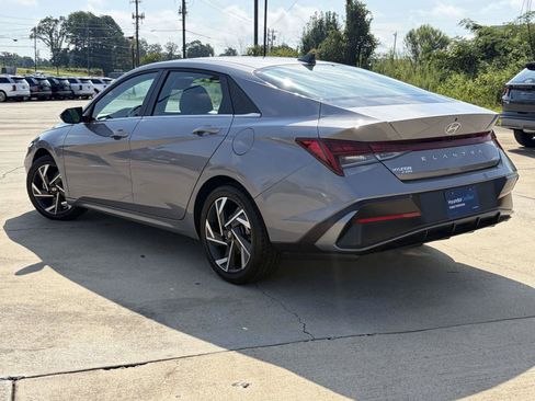 Certified 2025 Hyundai Elantra Limited FWD image 4
