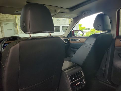 Used 2024 Volkswagen Atlas SE w/ Panoramic Sunroof Package FWD image 10
