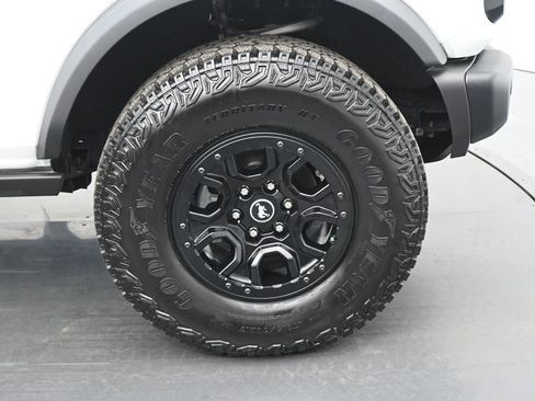 Used 2025 Ford Bronco Badlands image 22