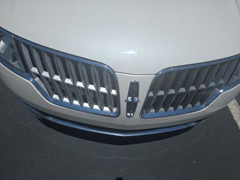 Used 2011 Lincoln MKZ FWD image 10