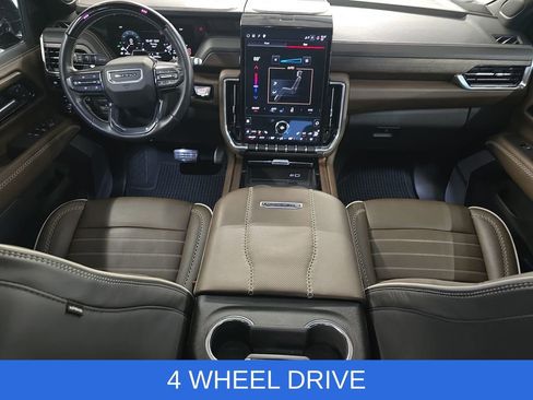 Used 2025 GMC Yukon Denali Ultimate AWD/4WD image 9
