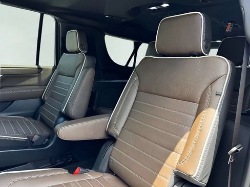New 2026 GMC Yukon XL Denali Ultimate w/ LPO, Floor Liner Package AWD/4WD image 17