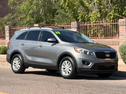 Used 2017 Kia Sorento FWD image 8