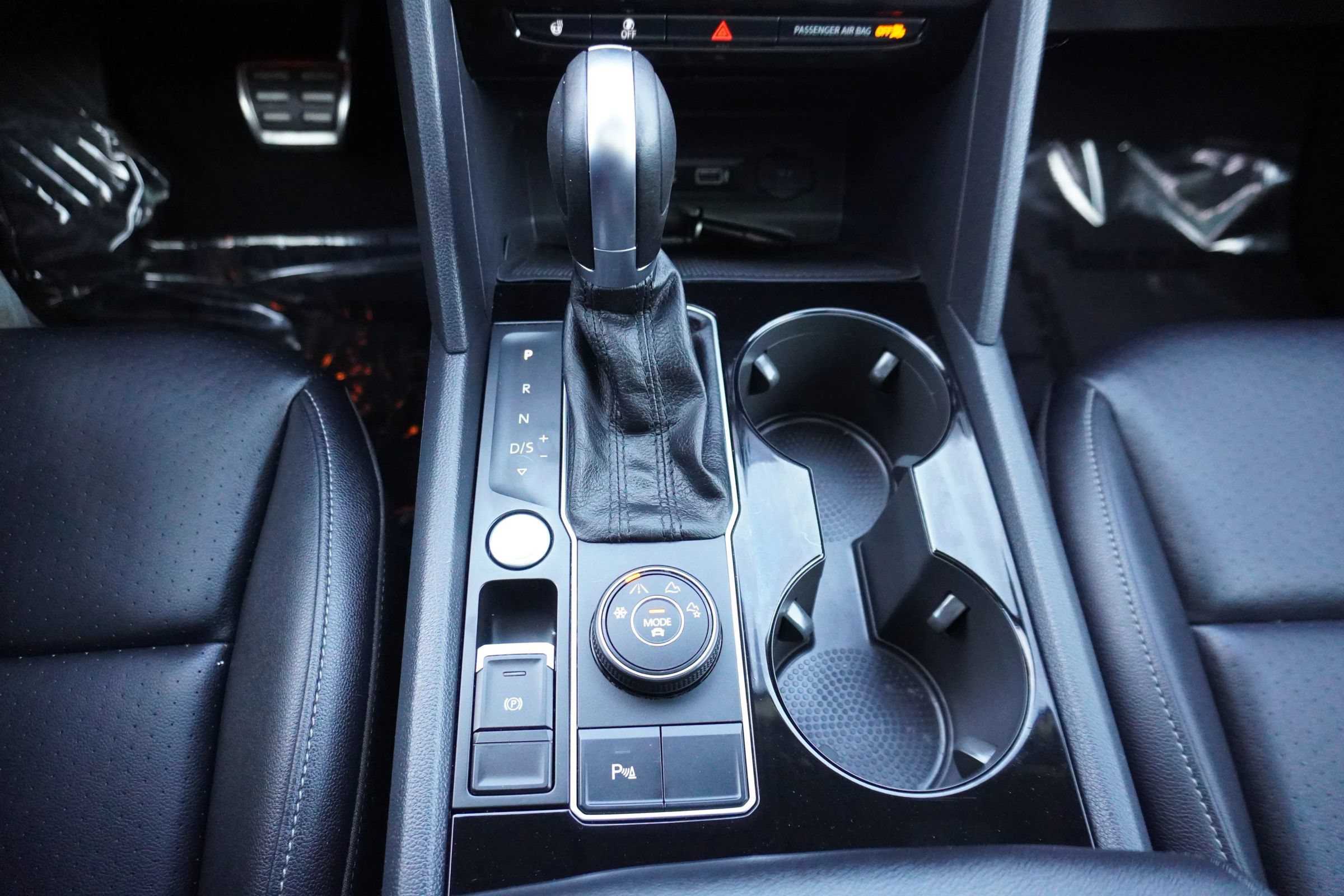 Used 2019 Volkswagen Atlas SEL R-Line AWD/4WD image 24