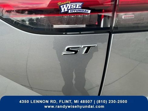 Used 2022 Buick Envision Essence w/ Technology Package I FWD image 32