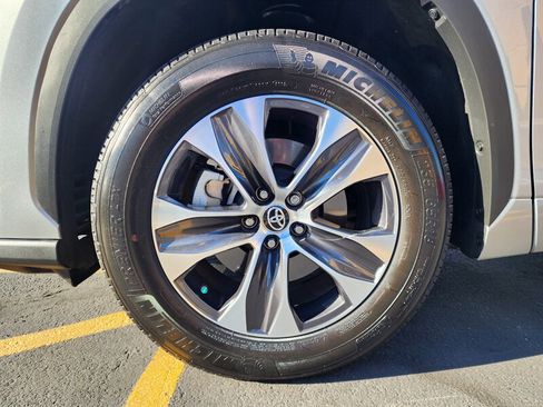 Used 2022 Toyota Highlander XLE image 18