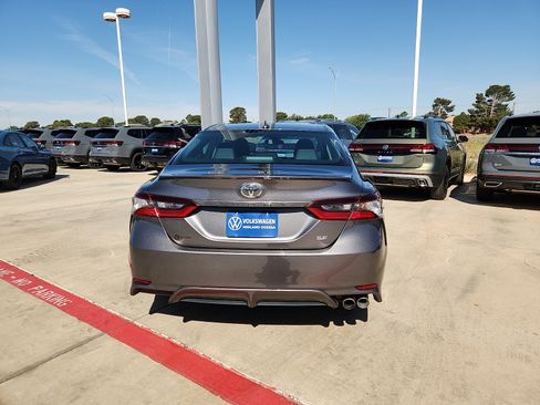 Used 2023 Toyota Camry SE FWD image 6