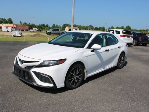 Used 2024 Toyota Camry SE FWD image 4