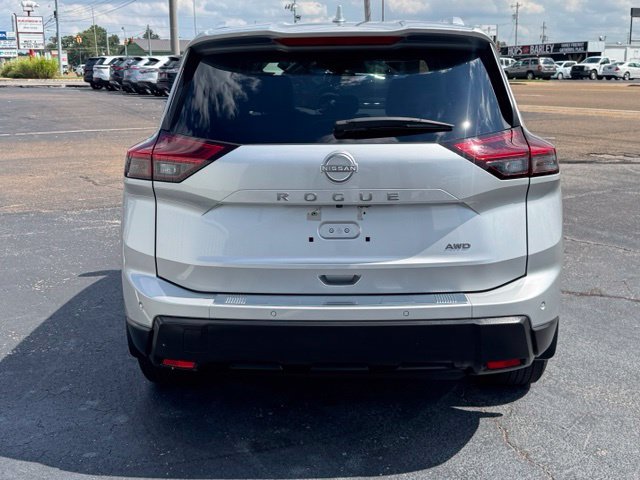 Used 2025 Nissan Rogue SV w/ SV Premium Package AWD/4WD image 4
