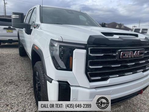 Used 2025 GMC Sierra 2500 AT4 image 4