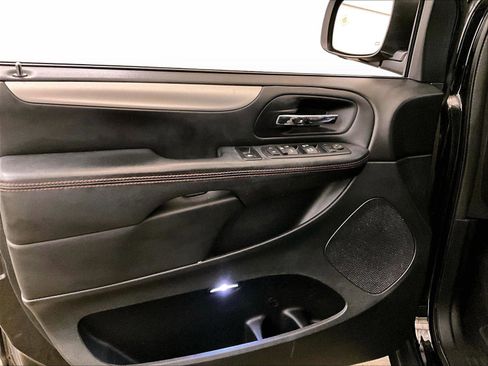 Used 2016 Dodge Grand Caravan R/T FWD image 23