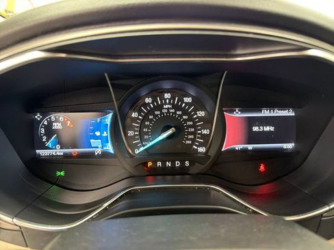 Used 2017 Ford Fusion SE w/ Fusion SE Technology Package image 21