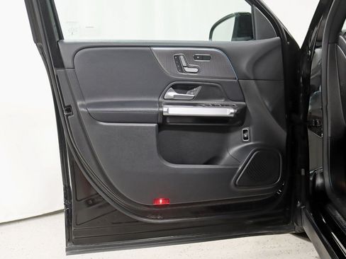 Used 2021 Mercedes-Benz GLB 250 4MATIC w/ Premium Package image 37
