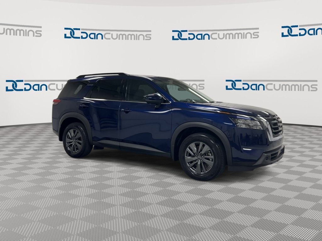 Used 2024 Nissan Pathfinder SV w/ Cargo Package AWD/4WD image 2