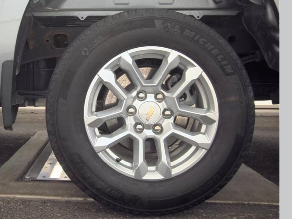 Used 2023 Chevrolet Silverado 1500 LT AWD/4WD image 10