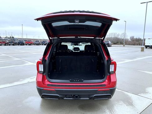 Used 2025 Ford Explorer ST-Line w/ ST-Line Street Pack AWD/4WD image 24