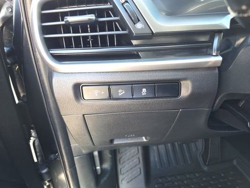 Used 2024 Kia Telluride LX image 11