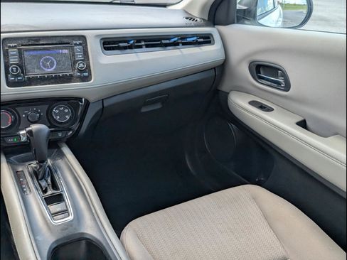 Used 2017 Honda HR-V LX image 9