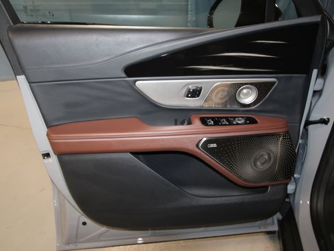 New 2026 Lincoln Nautilus Reserve image 4